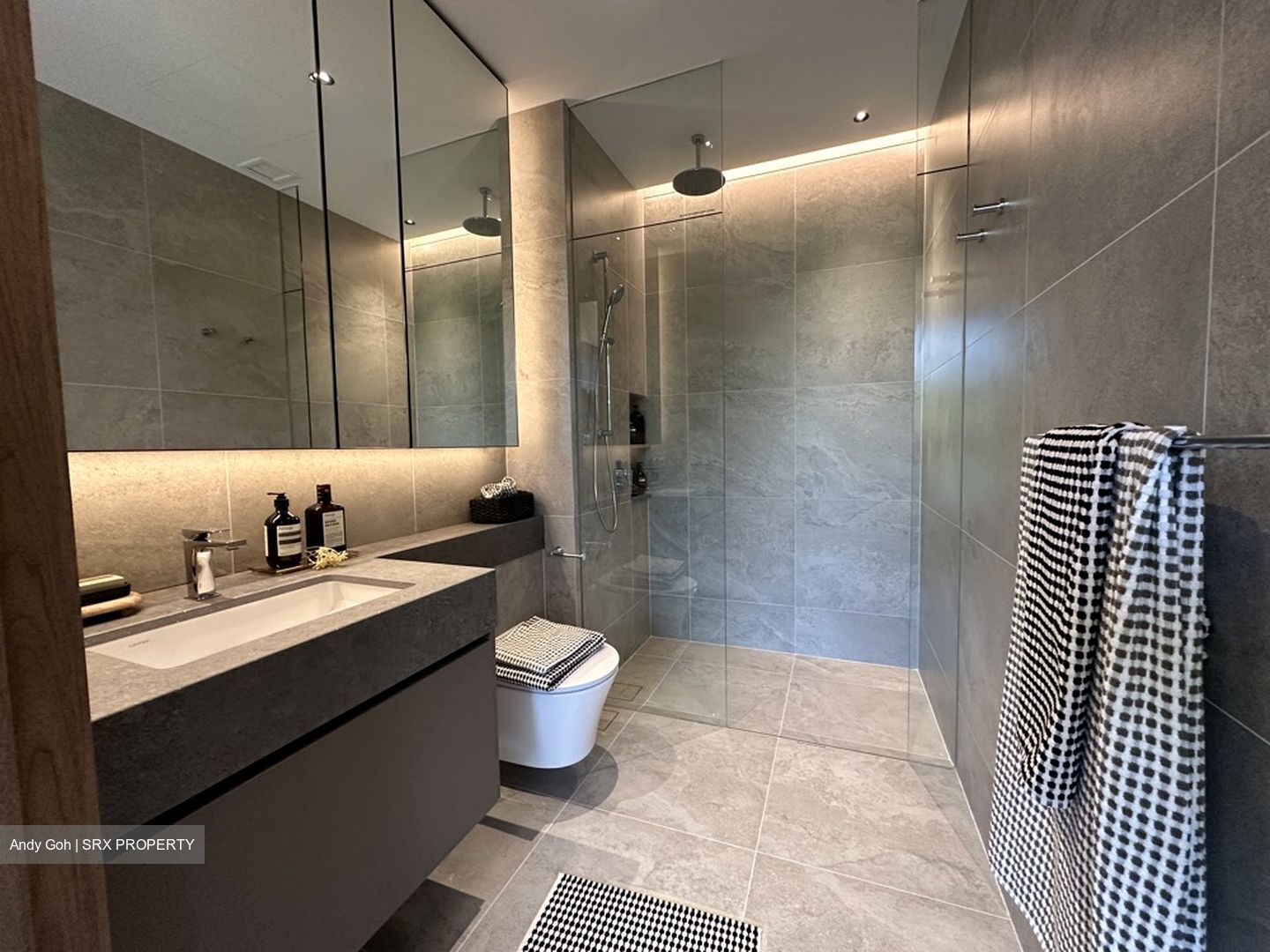 Beach Road (D7), Condominium #589307041